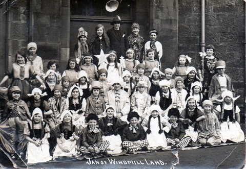 The cast of Jan of Windmill Land